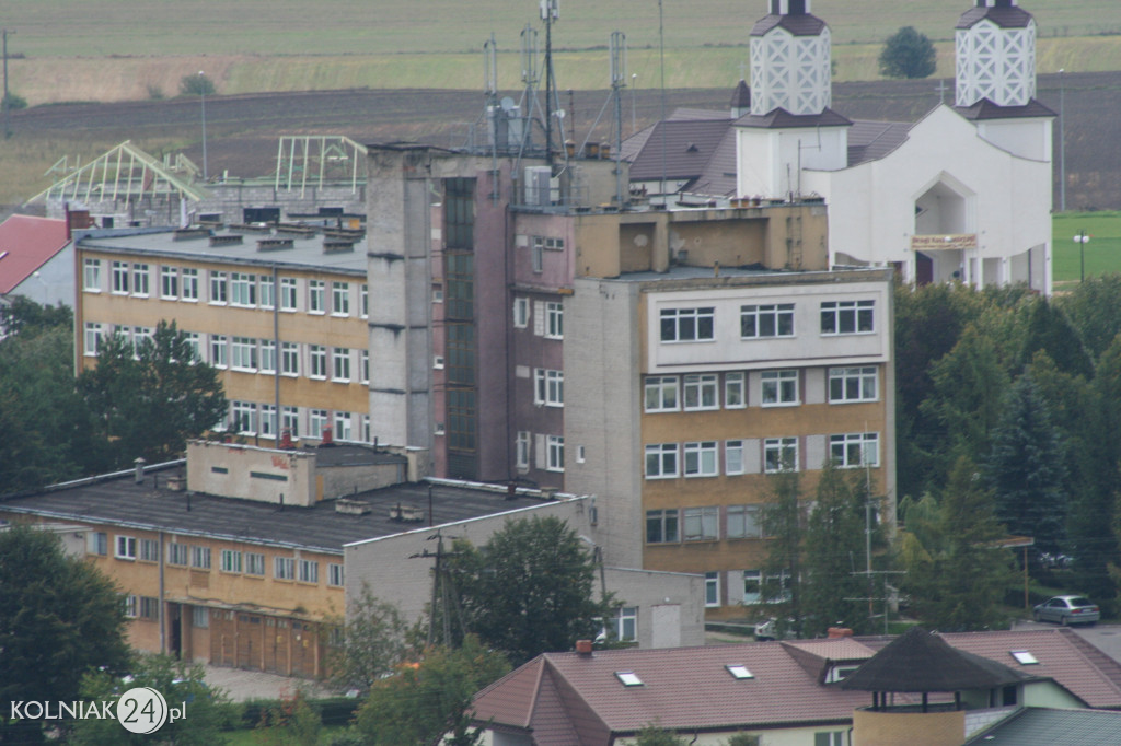 Wspiął się na komin ciepłowni
