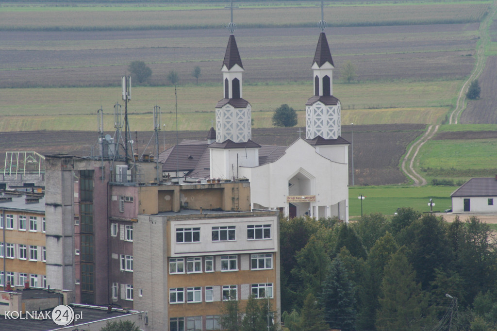 Wspiął się na komin ciepłowni
