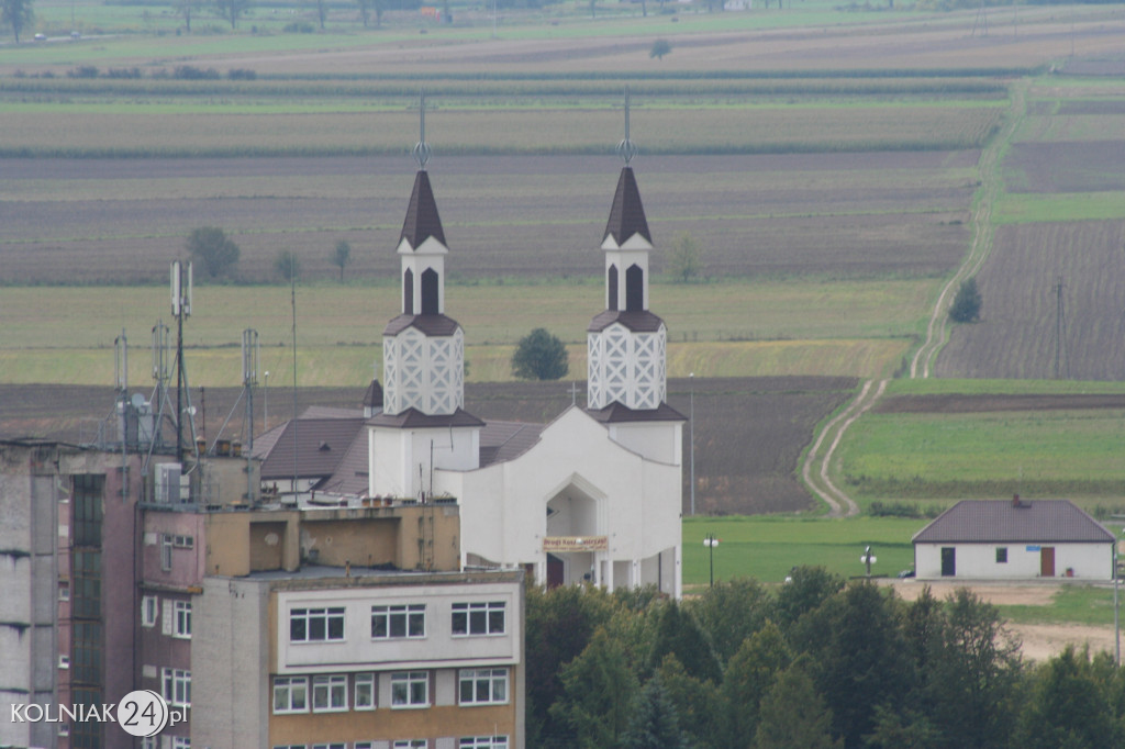 Wspiął się na komin ciepłowni