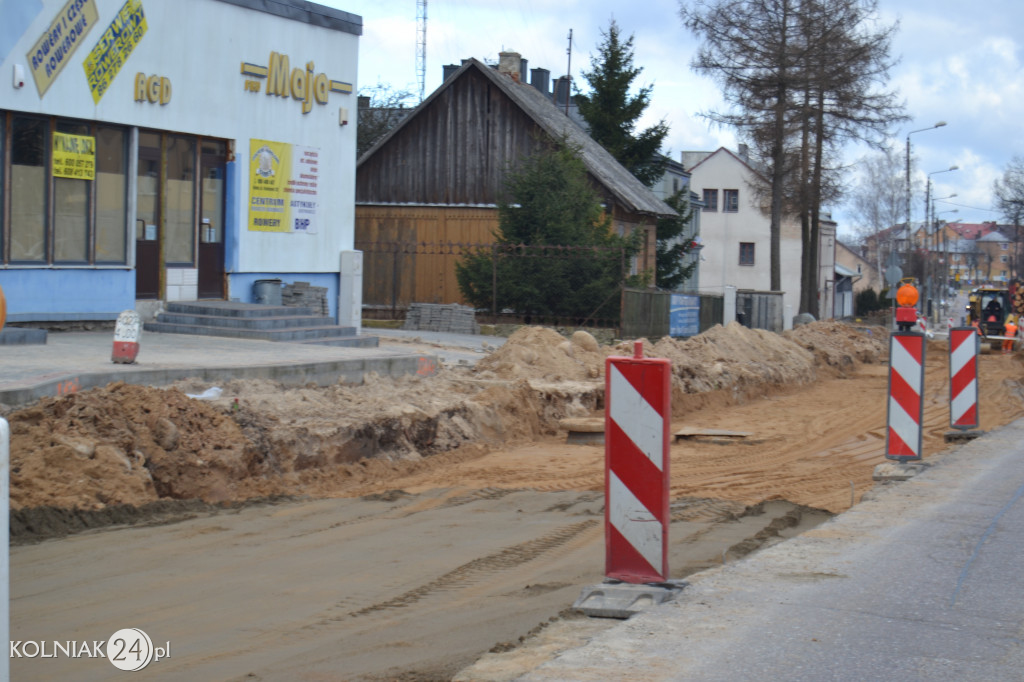 Remont krajówki. Powstaje kładka przy moście