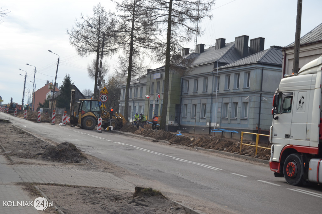 Remont krajówki. Powstaje kładka przy moście