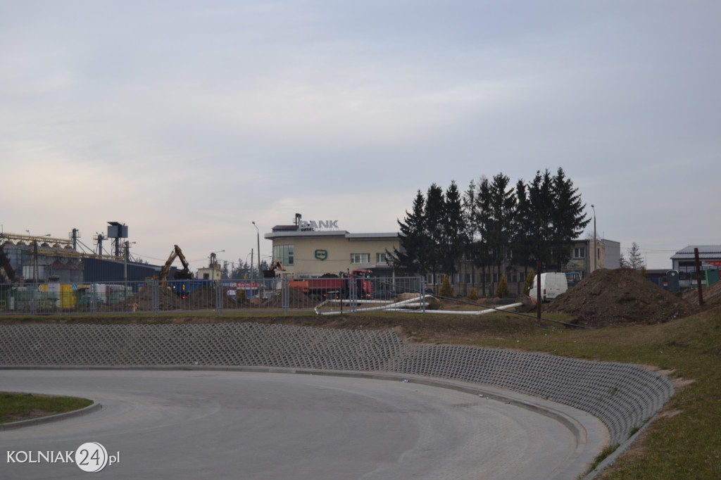 Trwają prace ziemne przy budowie sztucznego boiska