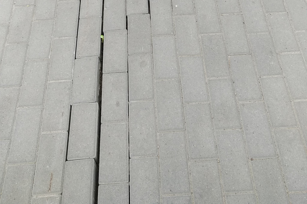 Chodnik ze skazą