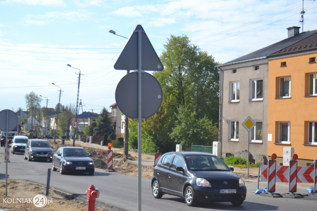 Wiosenne prace na głównej drodze w Kolnie