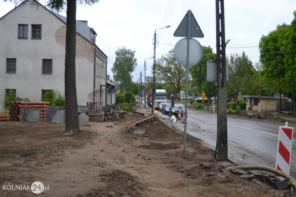 Wiosenne prace na głównej drodze w Kolnie