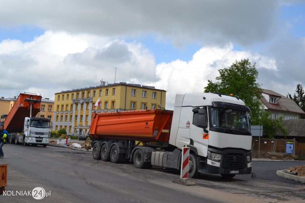 Wiosenne prace na głównej drodze w Kolnie