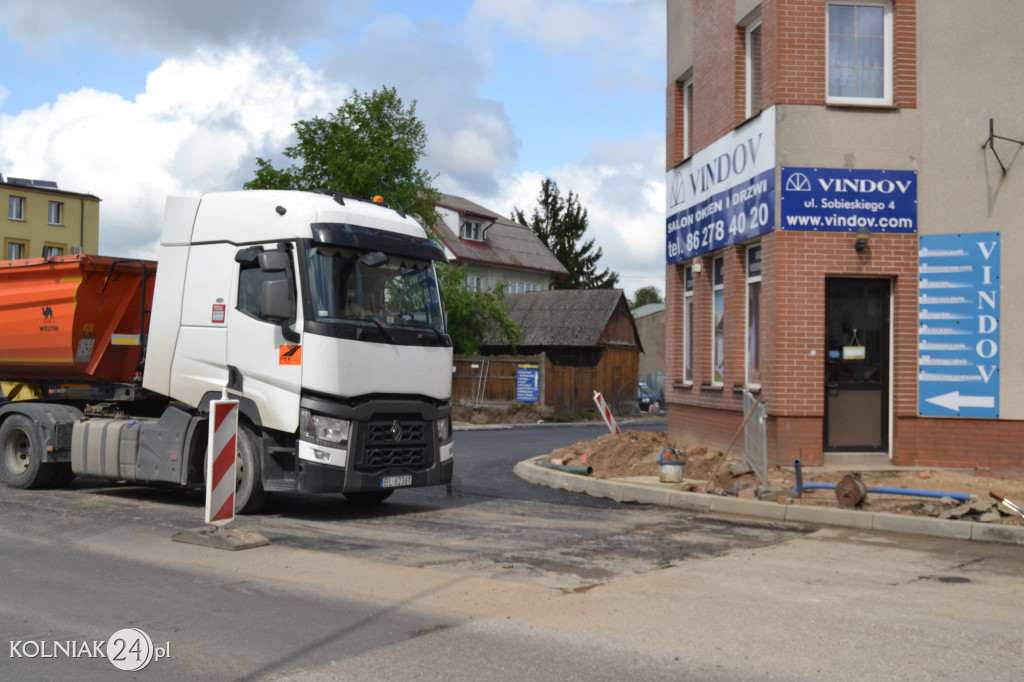 Wiosenne prace na głównej drodze w Kolnie