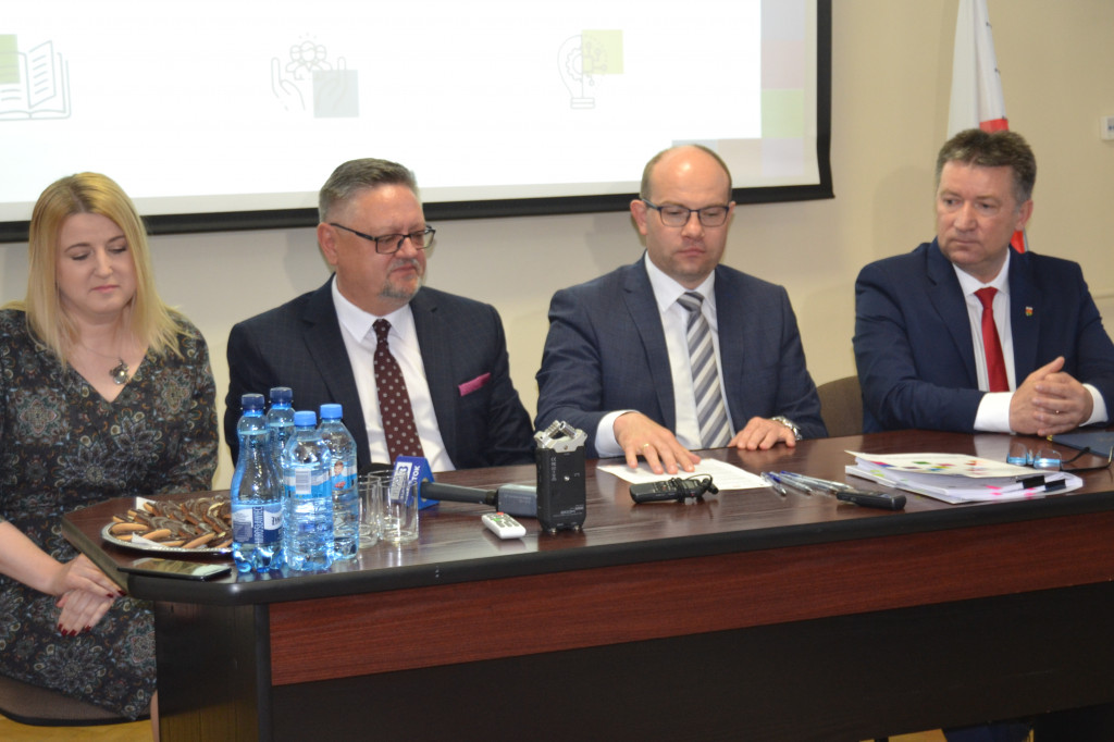 Zostało podpisanych pięć umów