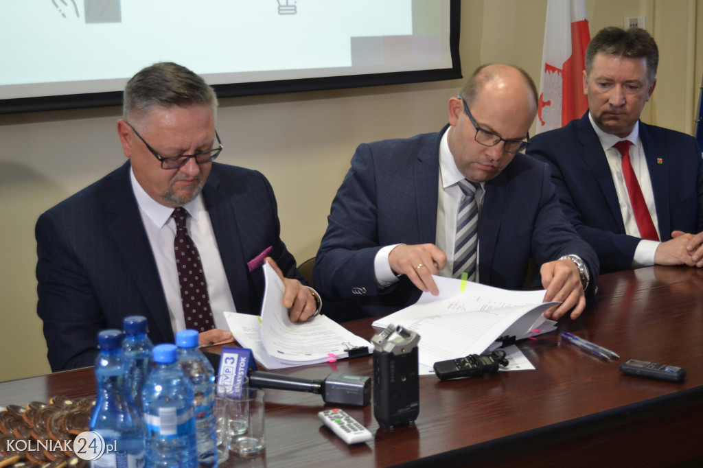 Zostało podpisanych pięć umów