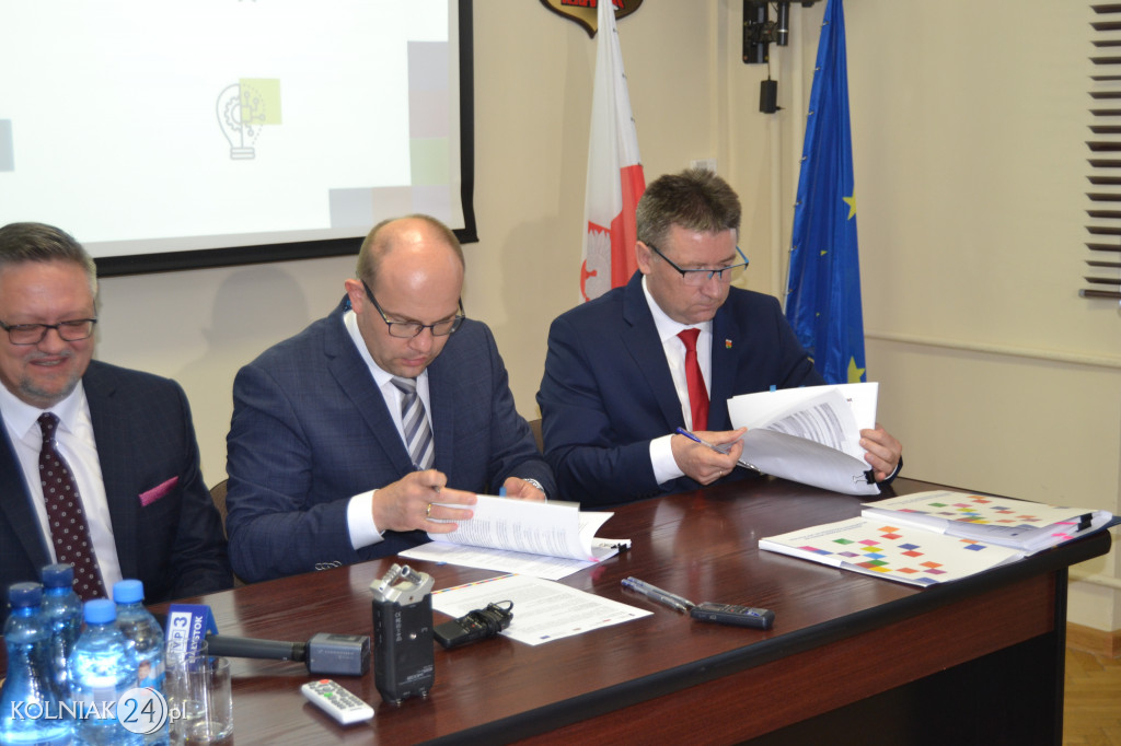 Zostało podpisanych pięć umów