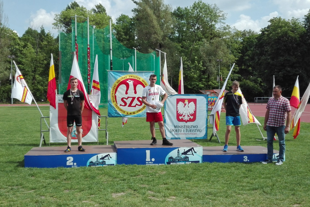 Stawali na podium