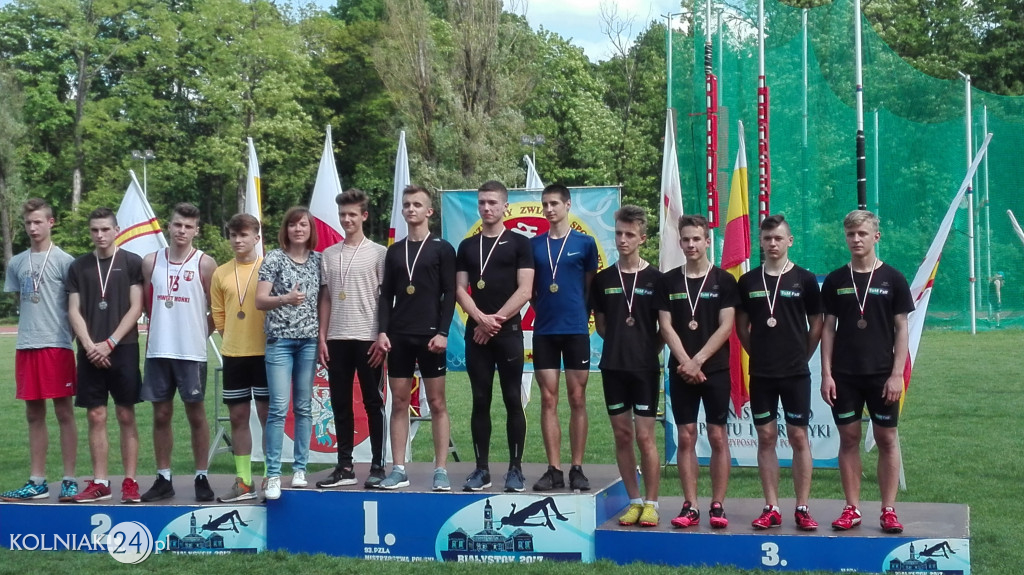 Stawali na podium