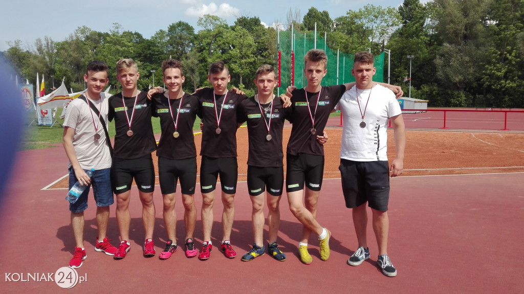 Stawali na podium