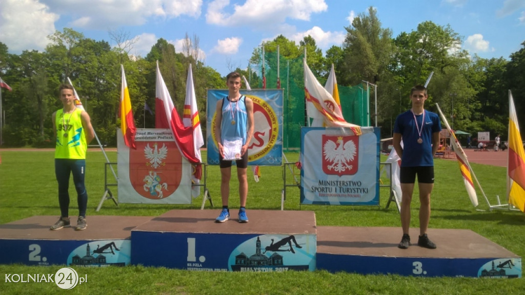 Stawali na podium