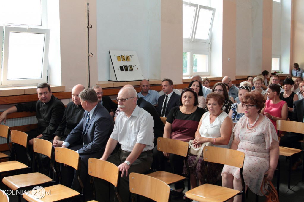 Uczniowie szkół ponadgimnazjalnych odebrali świadectwa