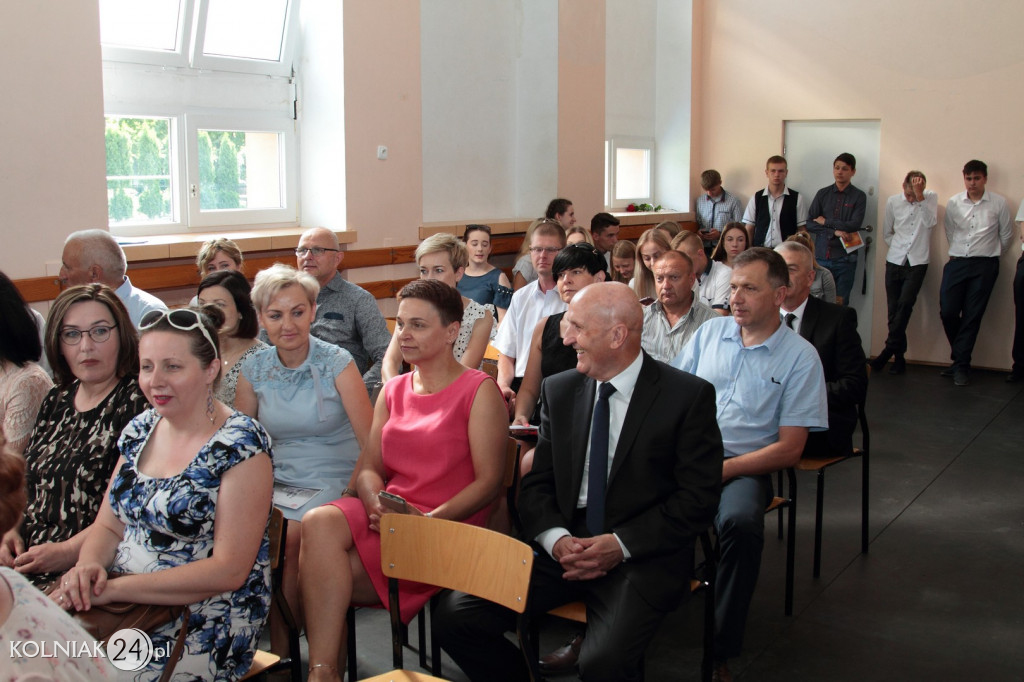 Uczniowie szkół ponadgimnazjalnych odebrali świadectwa