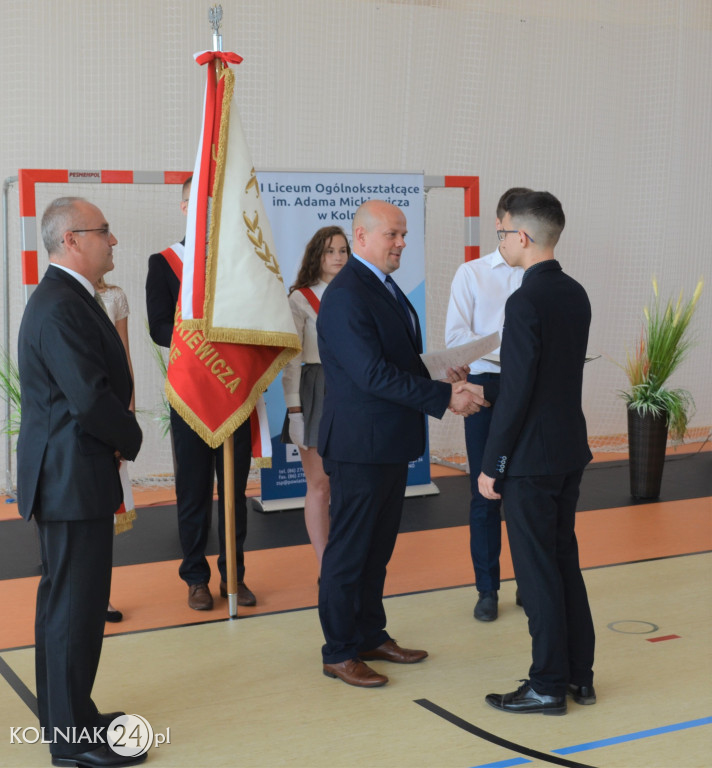 Uczniowie szkół ponadgimnazjalnych odebrali świadectwa