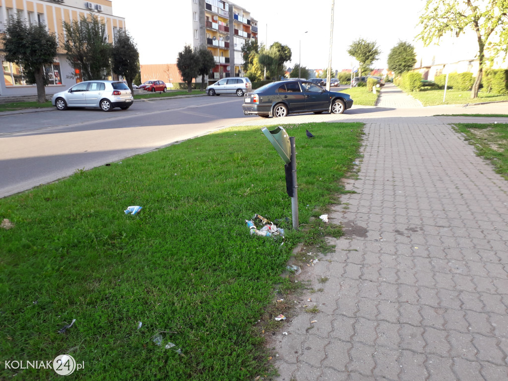 Na tej ulicy praktycznie nie ma koszy na śmieci