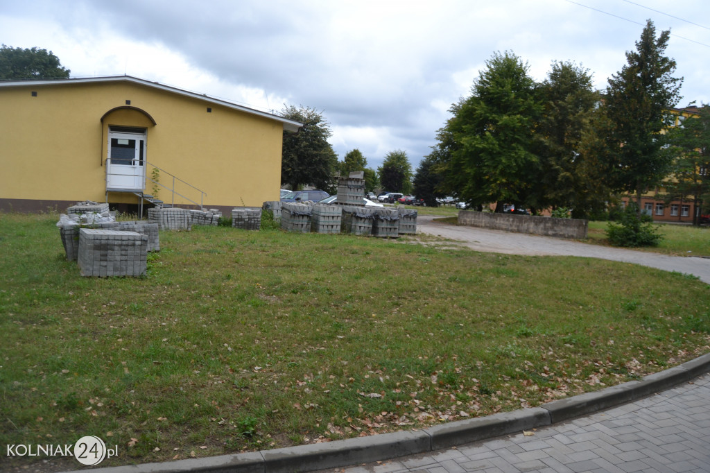 Teren szpitala wymaga remontu