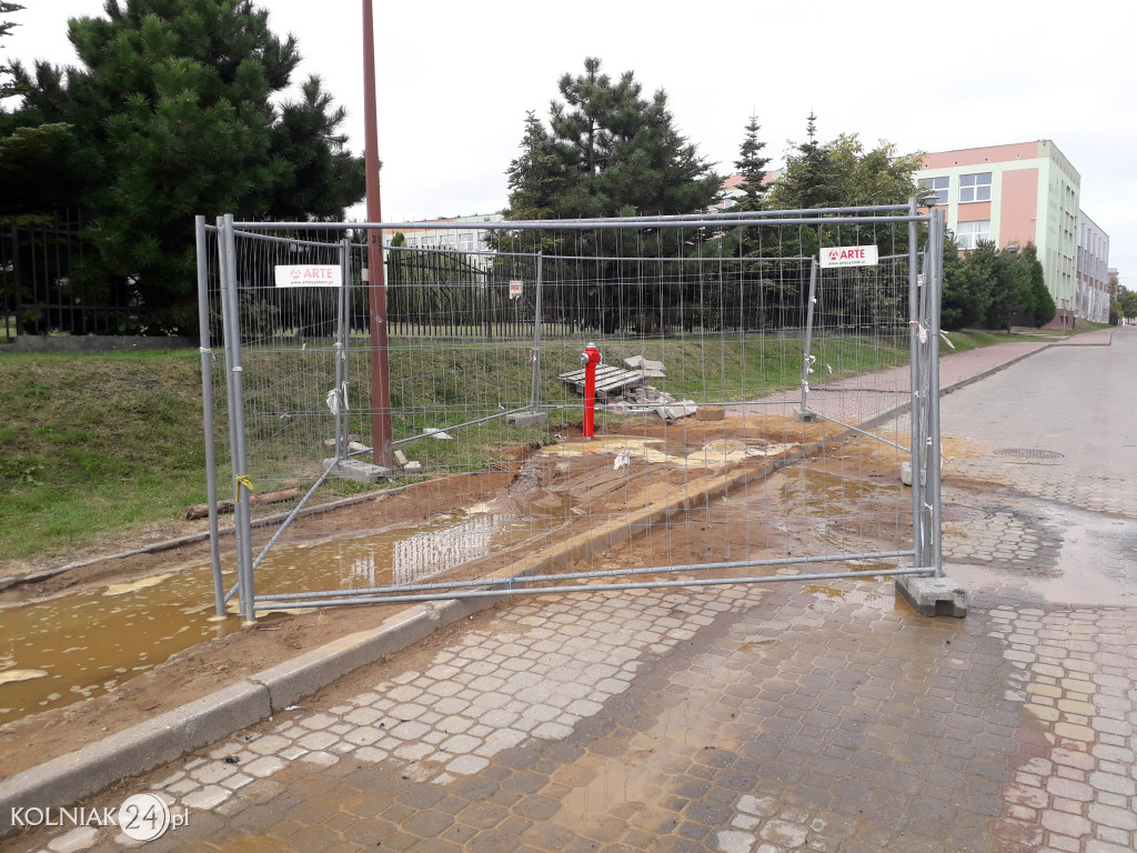 Woda na ulicy Dąbrowskiej