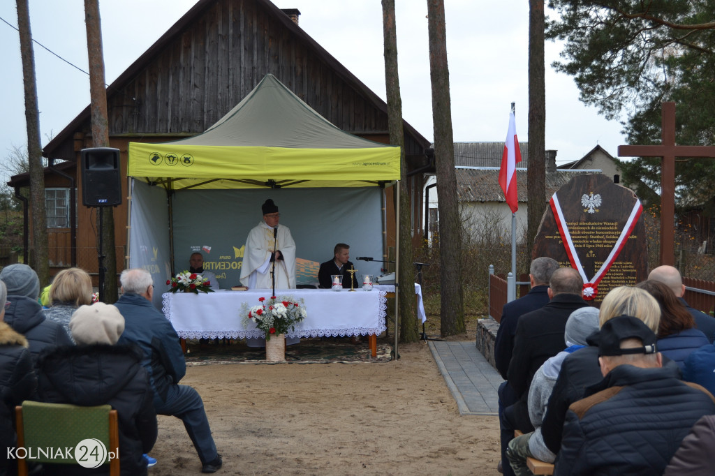  Pomnik upamiętniający mieszkańców wsi Wanacja