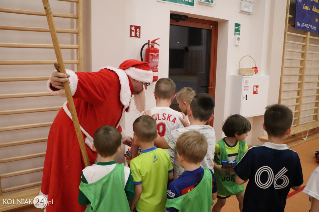 Mikołaj i piłkarze Orła Kolno