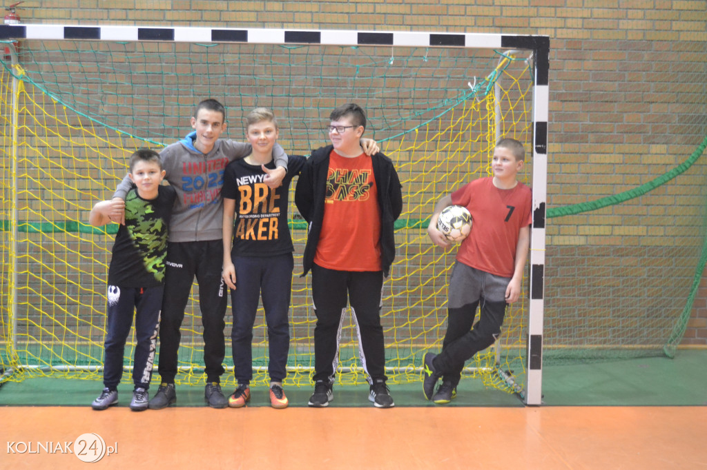Rozgrywki Zimowej Halowej Ligi w piłkę nożną