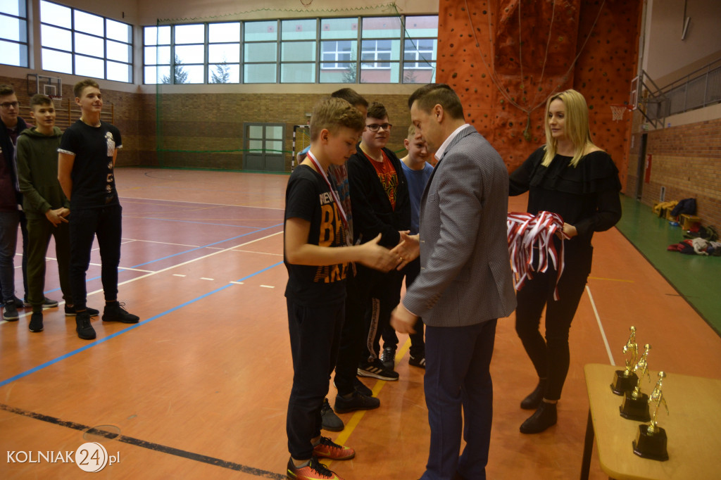 Rozgrywki Zimowej Halowej Ligi w piłkę nożną