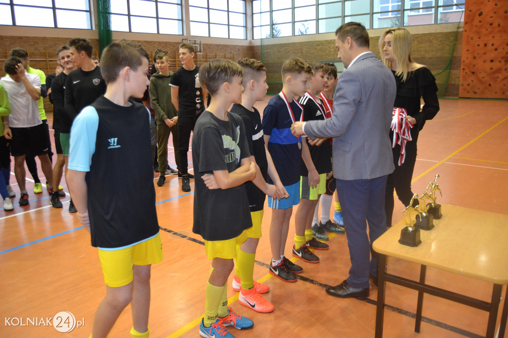 Rozgrywki Zimowej Halowej Ligi w piłkę nożną