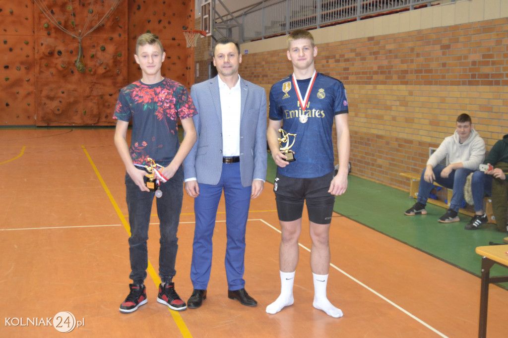 Rozgrywki Zimowej Halowej Ligi w piłkę nożną