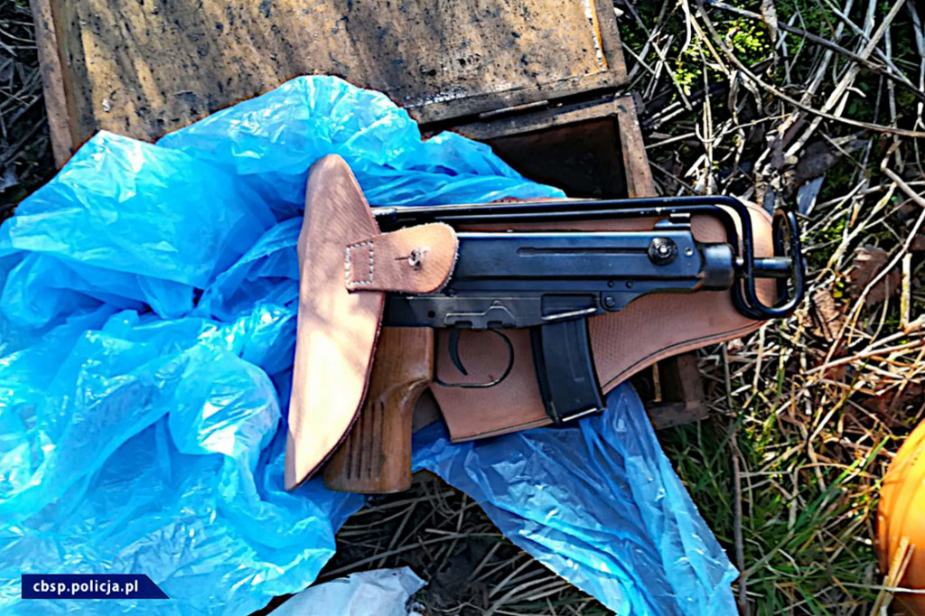 KAS i CBŚP zatrzymały 4 osoby podejrzane o udział w grupie przestępczej