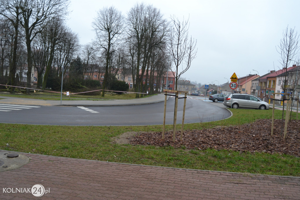 Plac Wolności w Kolnie: trwa wycinka drzew