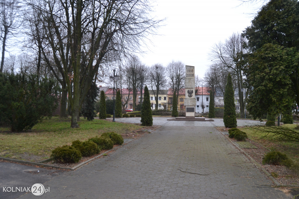 Plac Wolności w Kolnie: trwa wycinka drzew