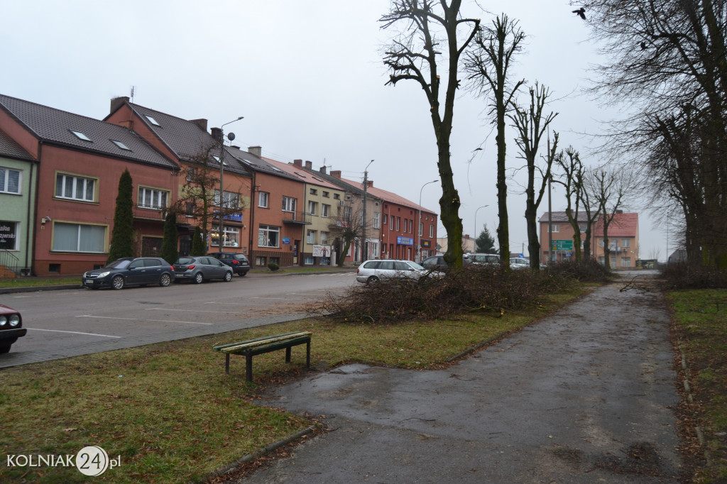 Plac Wolności w Kolnie: trwa wycinka drzew