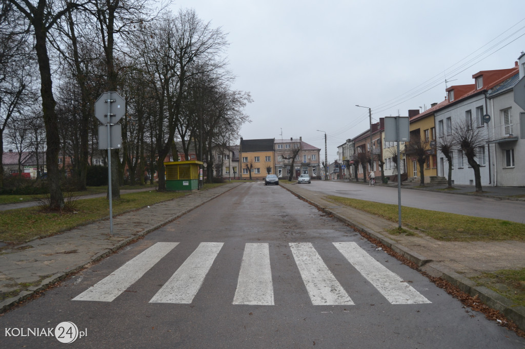 Plac Wolności w Kolnie: trwa wycinka drzew