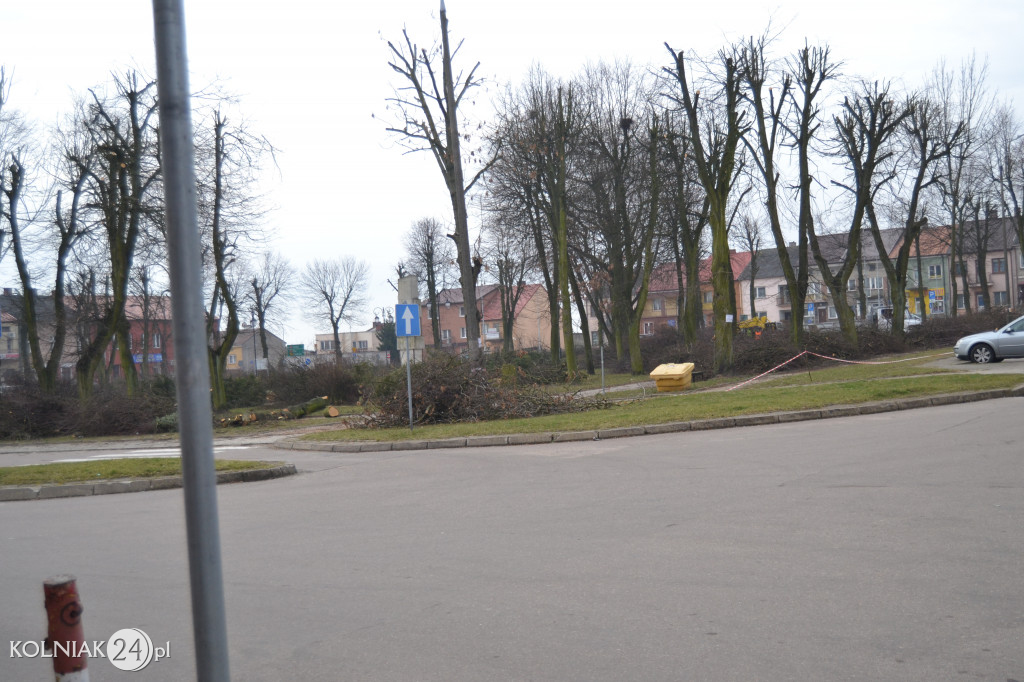 Plac Wolności w Kolnie: trwa wycinka drzew