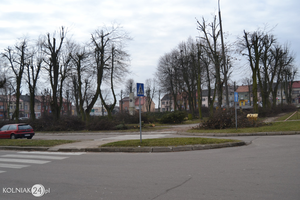Plac Wolności w Kolnie: trwa wycinka drzew