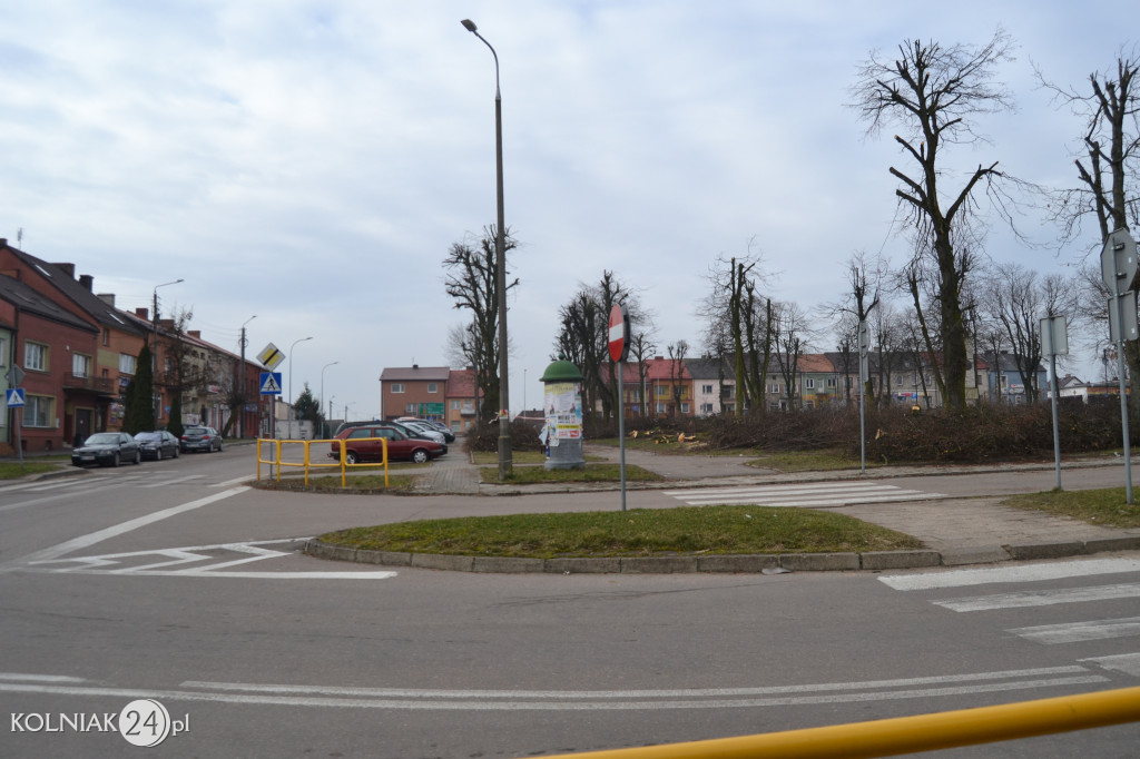Plac Wolności w Kolnie: trwa wycinka drzew