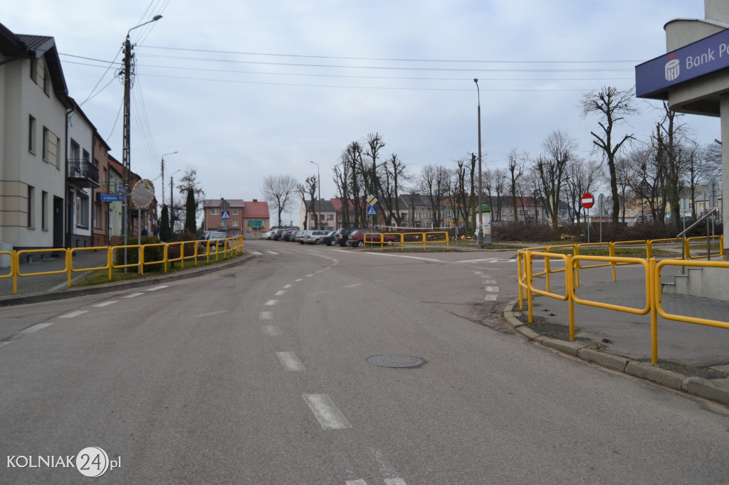 Plac Wolności w Kolnie: trwa wycinka drzew