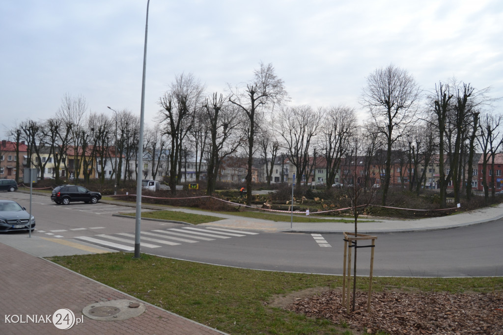 Plac Wolności w Kolnie: trwa wycinka drzew