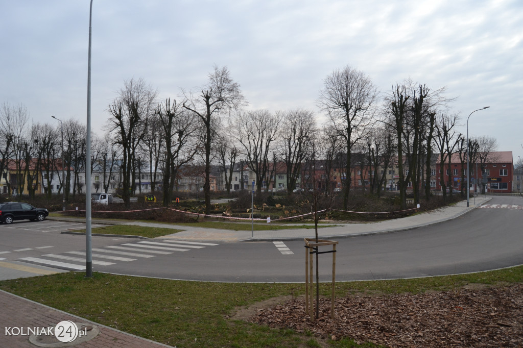 Plac Wolności w Kolnie: trwa wycinka drzew
