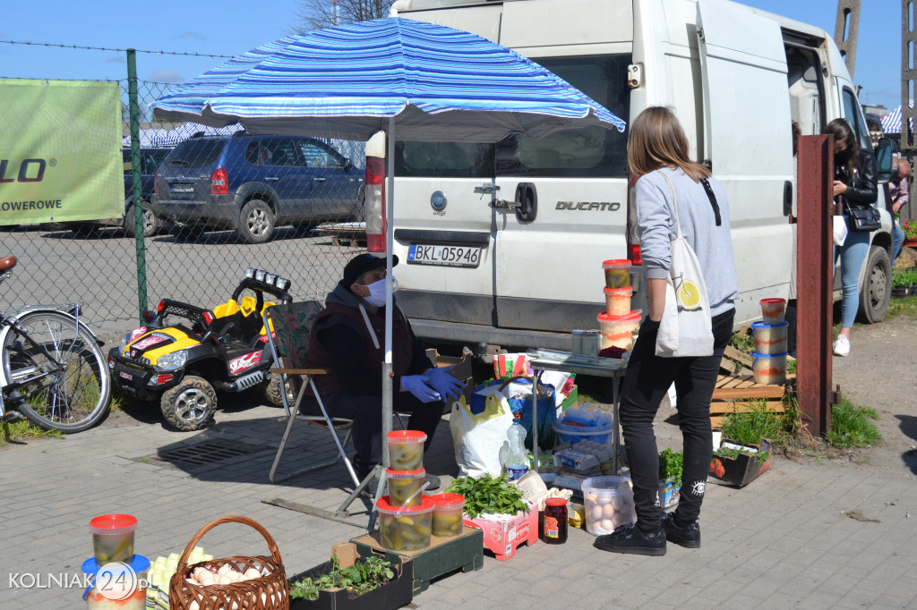 Miejskie targowisko otwarte po przerwie