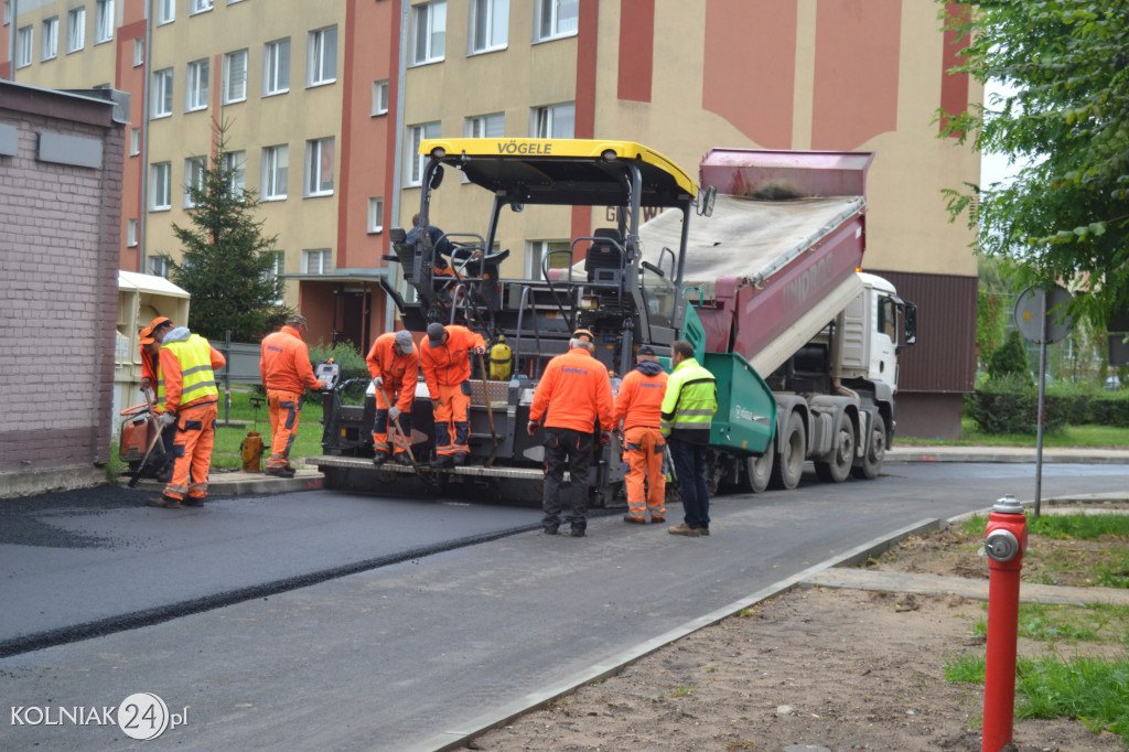 Ulica Sikorskiego z asfaltem