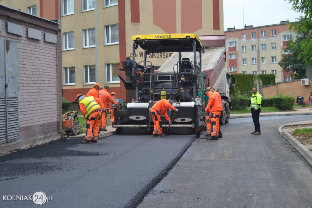 Ulica Sikorskiego z asfaltem