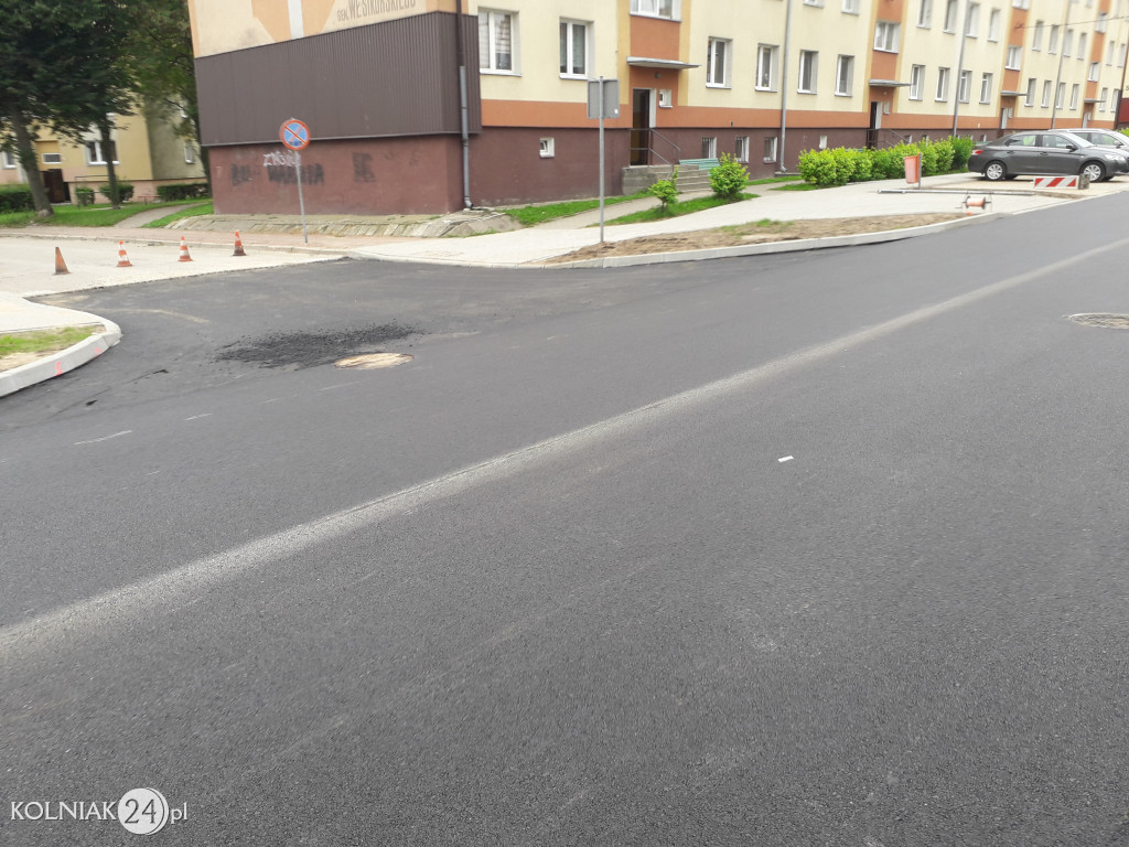 Ulica Sikorskiego z asfaltem