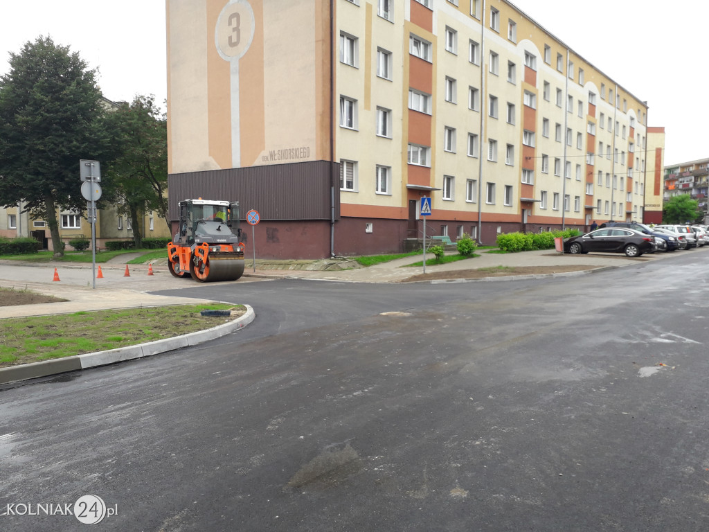 Ulica Sikorskiego z asfaltem