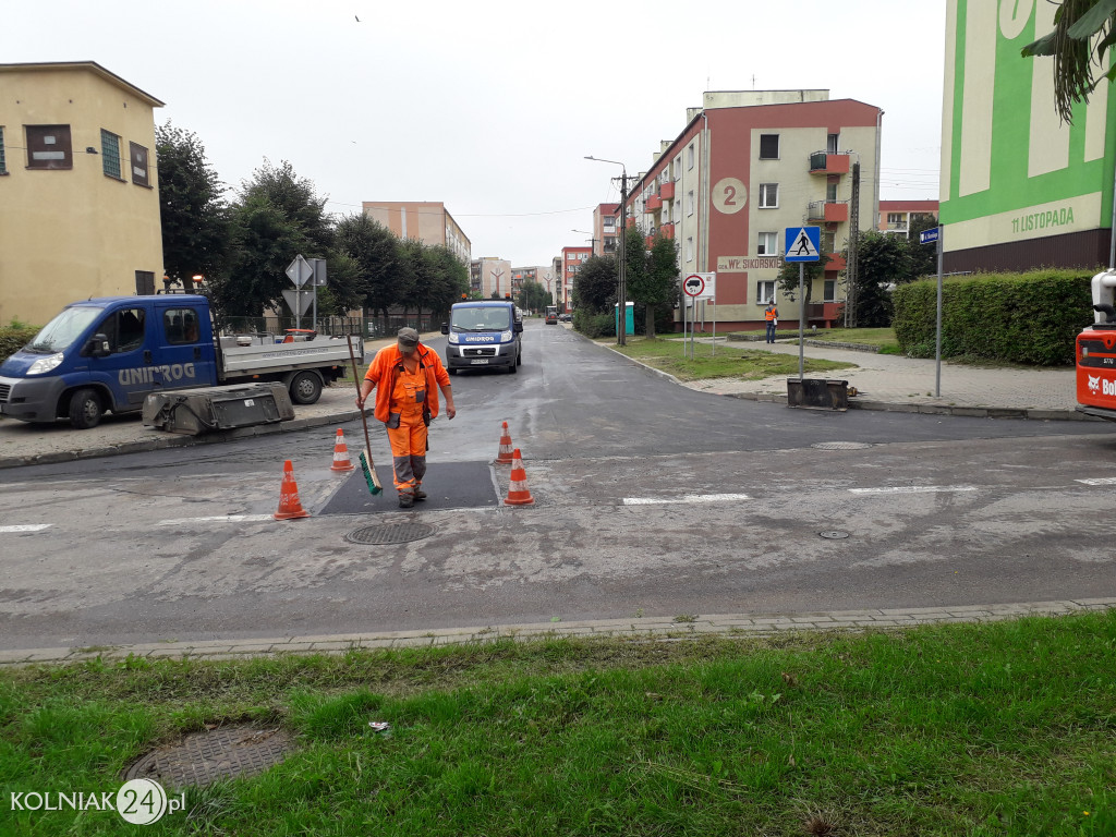 Ulica Sikorskiego z asfaltem
