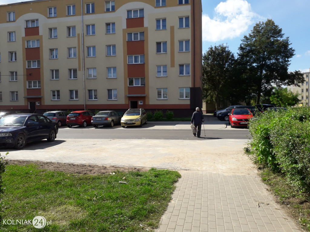 Ulica Sikorskiego z asfaltem