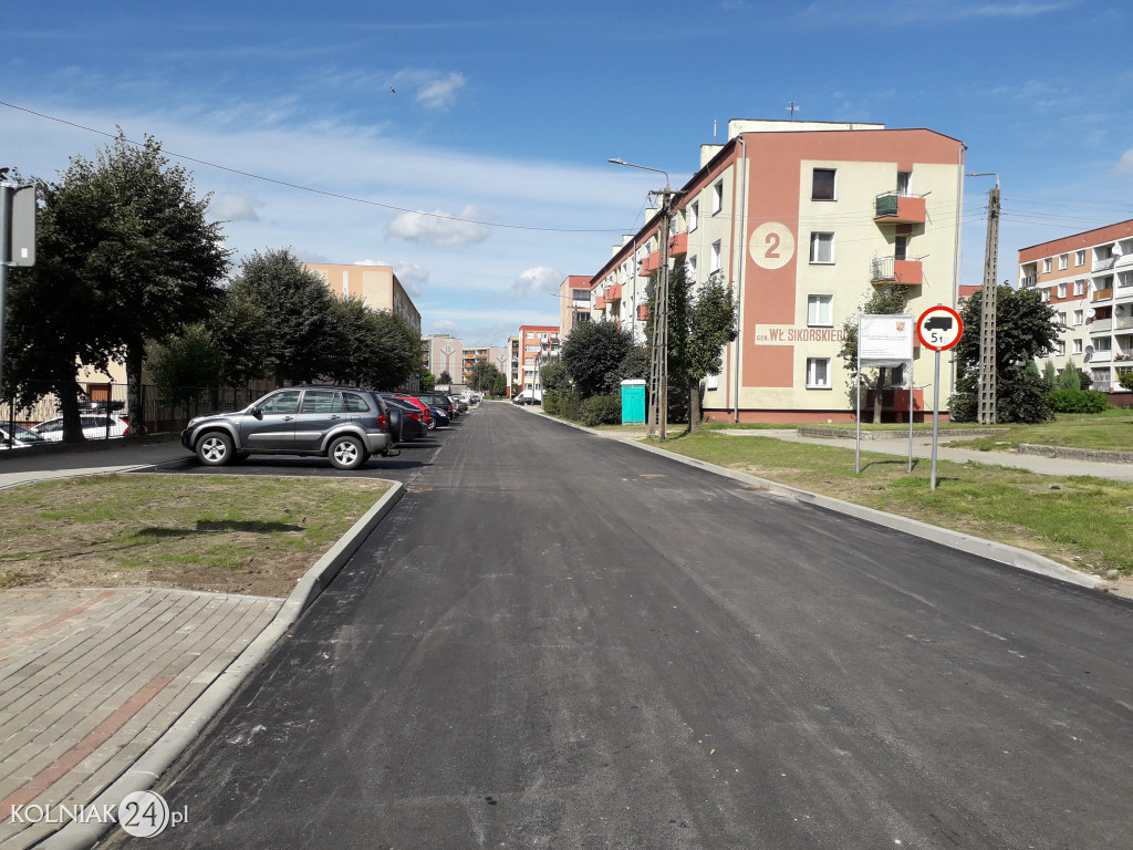Ulica Sikorskiego z asfaltem