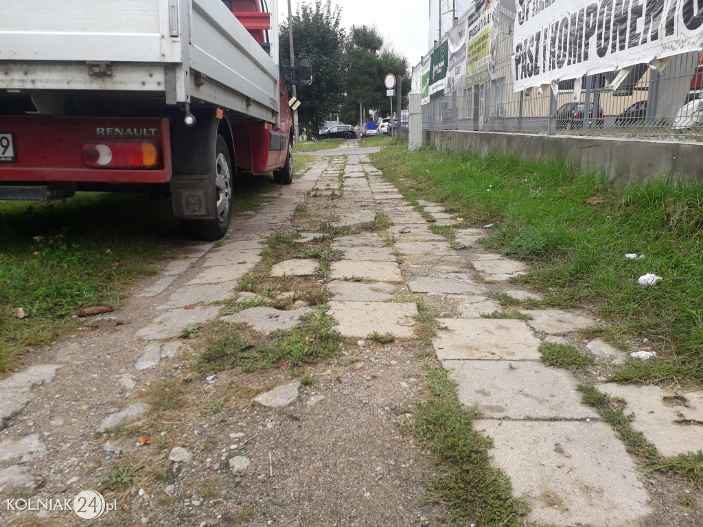 Chodnik na ulicy Sportowej w Kolnie